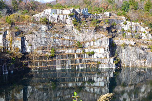 石山